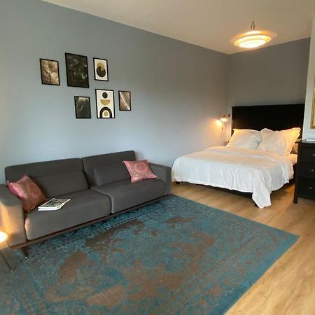 Beautiful Apartment With Balcony Berlin Bagian luar foto