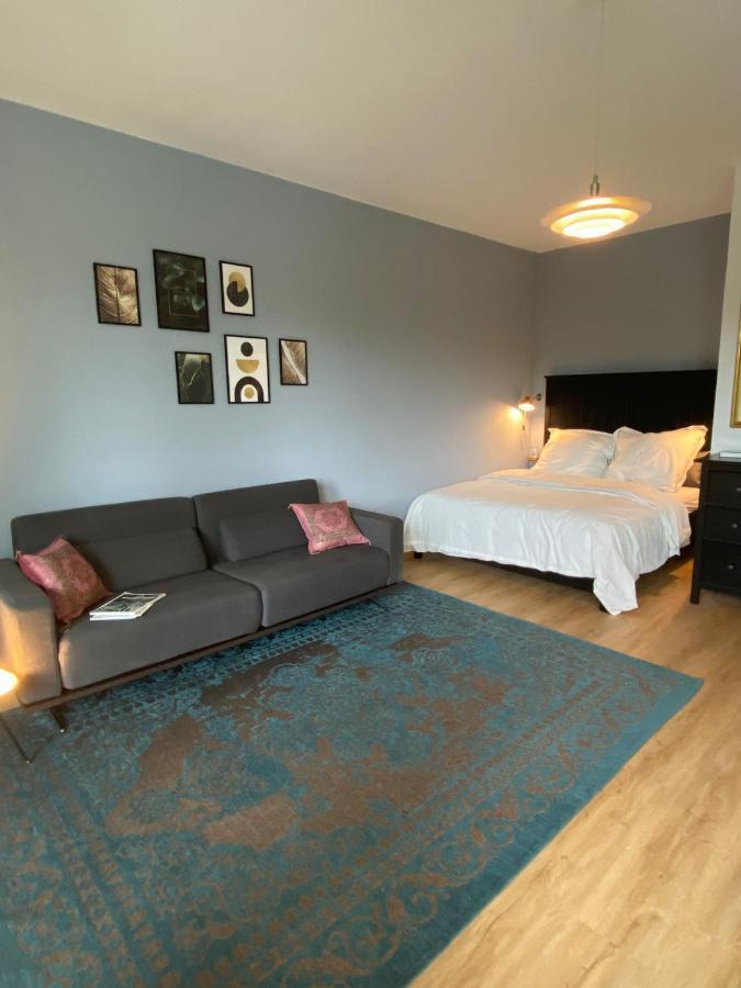 Beautiful Apartment With Balcony Berlin Bagian luar foto