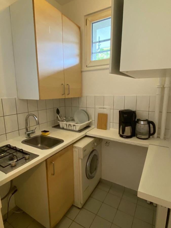 Beautiful Apartment With Balcony Berlin Bagian luar foto