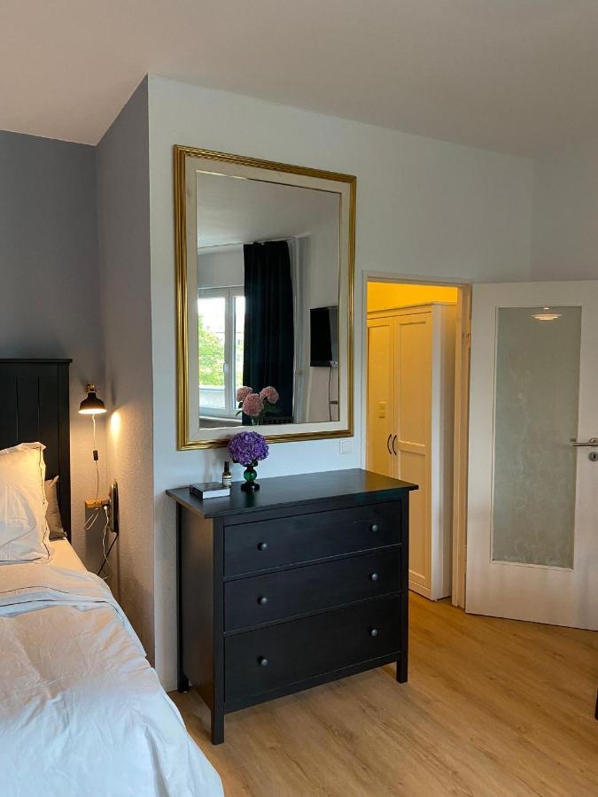 Beautiful Apartment With Balcony Berlin Bagian luar foto