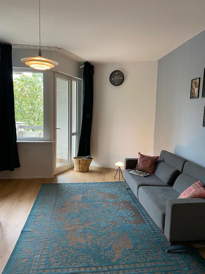 Beautiful Apartment With Balcony Berlin Bagian luar foto