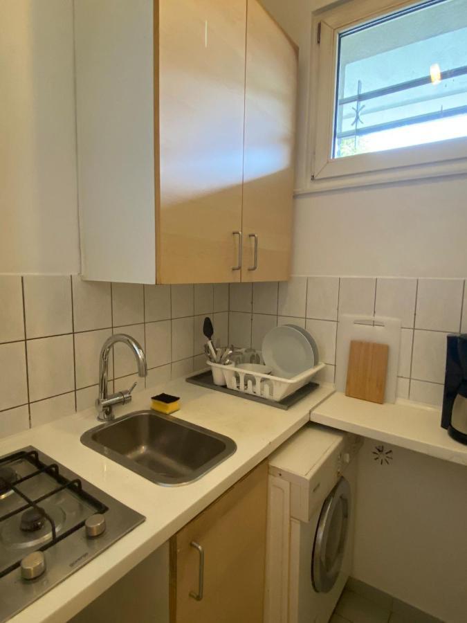 Beautiful Apartment With Balcony Berlin Bagian luar foto