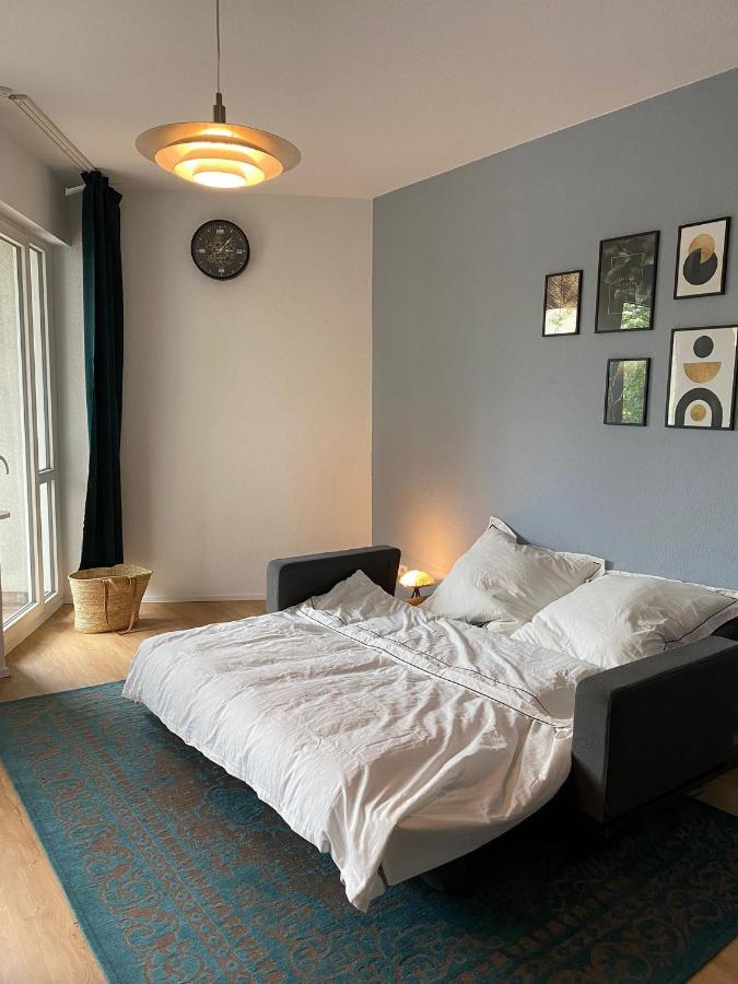 Beautiful Apartment With Balcony Berlin Bagian luar foto