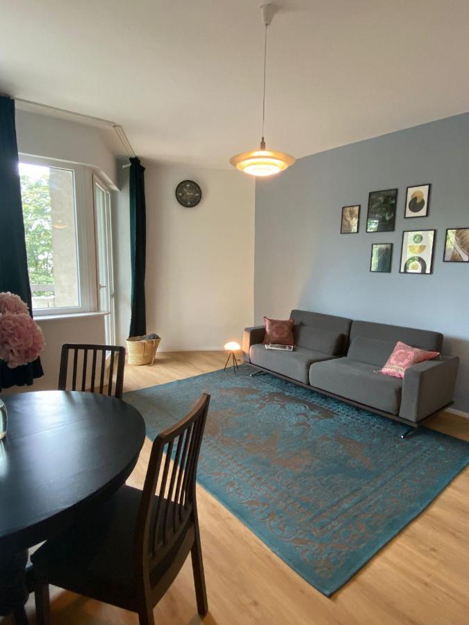 Beautiful Apartment With Balcony Berlin Bagian luar foto